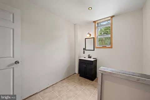 Bath - 2004 Rockrose Ave, Baltimore, MD 21211 photo 2 of 3