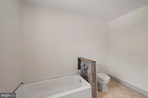Bath - 2004 Rockrose Ave, Baltimore, MD 21211 photo 3 of 3
