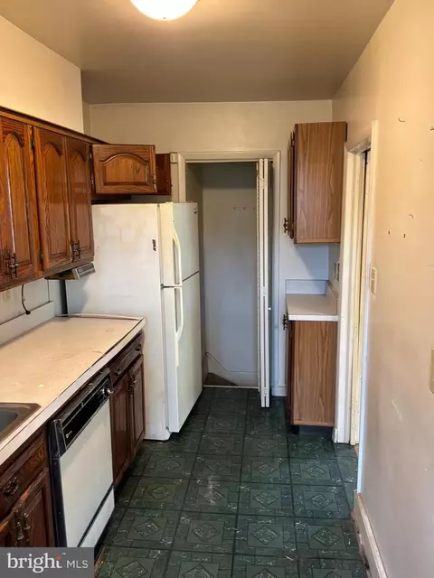Entry Way - 4720 Duncrest Ave, Baltimore, MD 21206 photo 2 of 3