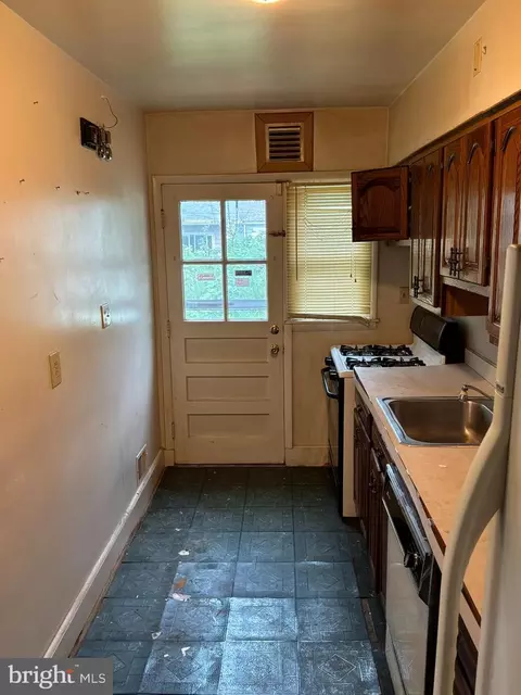 Entry Way - 4720 Duncrest Ave, Baltimore, MD 21206 photo 1 of 3