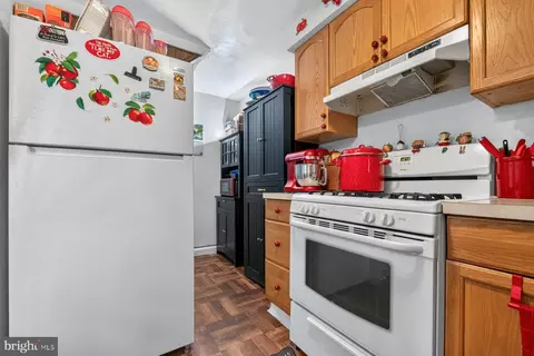 Kitchen - 3930 Lyndale Ave, Baltimore, MD 21213 photo 2 of 2