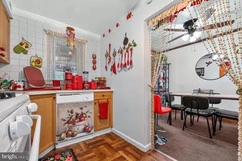Entry Way - 3930 Lyndale Ave, Baltimore, MD 21213 photo 3 of 3