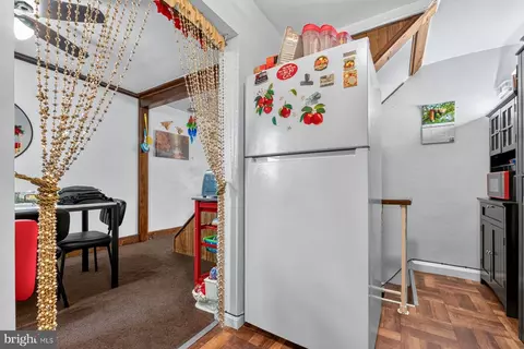 Entry Way - 3930 Lyndale Ave, Baltimore, MD 21213 photo 2 of 3