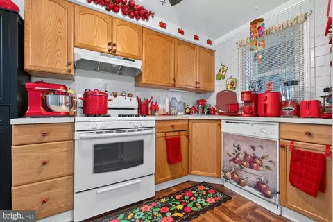 Kitchen - 3930 Lyndale Ave, Baltimore, MD 21213 photo 1 of 2