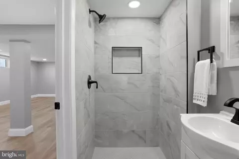 Bath - 1358 Crofton Rd, Baltimore, MD 21239 photo 7 of 7
