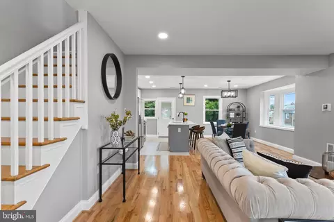 Entry Way - 1358 Crofton Rd, Baltimore, MD 21239 photo 1 of 8