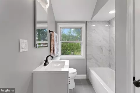Bath - 1358 Crofton Rd, Baltimore, MD 21239 photo 5 of 7