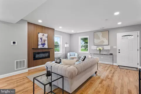 Living - 1358 Crofton Rd, Baltimore, MD 21239 photo 2 of 5