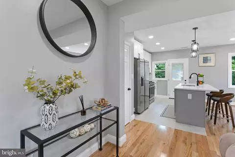 Entry Way - 1358 Crofton Rd, Baltimore, MD 21239 photo 2 of 8