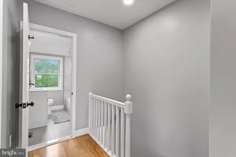 Entry Way - 1358 Crofton Rd, Baltimore, MD 21239 photo 5 of 8
