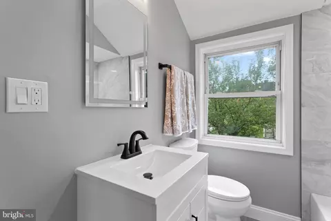 Bath - 1358 Crofton Rd, Baltimore, MD 21239 photo 2 of 7