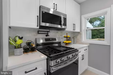 Kitchen - 1358 Crofton Rd, Baltimore, MD 21239 photo 5 of 6