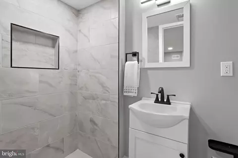 Bath - 1358 Crofton Rd, Baltimore, MD 21239 photo 6 of 7