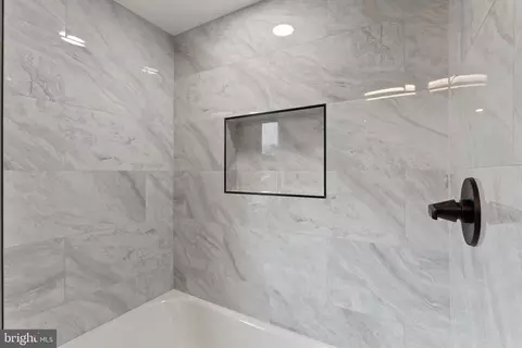 Bath - 1358 Crofton Rd, Baltimore, MD 21239 photo 3 of 7