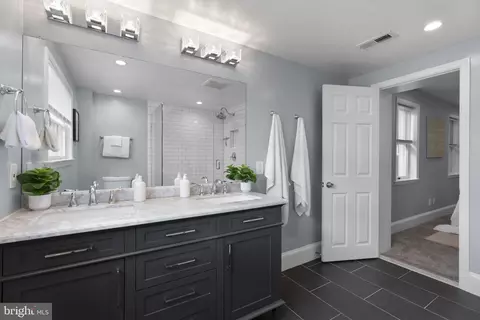 Bath - 1253 William St, Baltimore, MD 21230 photo 4 of 6