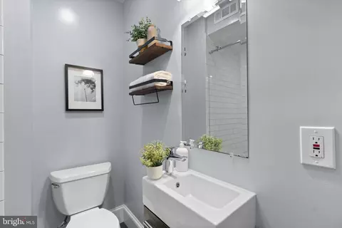 Bath - 1253 William St, Baltimore, MD 21230 photo 6 of 6