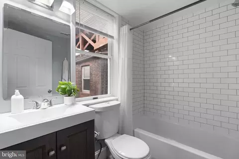 Bath - 1253 William St, Baltimore, MD 21230 photo 1 of 6
