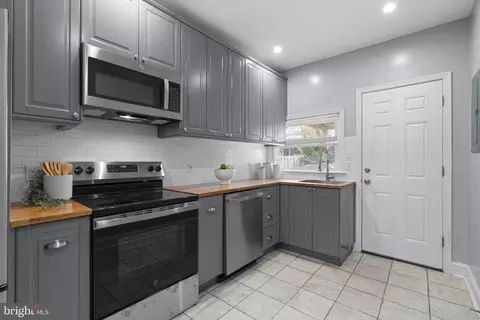 Kitchen - 1253 William St, Baltimore, MD 21230 photo 2 of 3