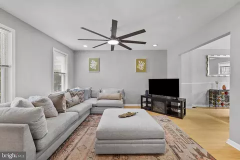Entry Way - 3326 Burleith Ave, Baltimore, MD 21215 photo 1 of 5