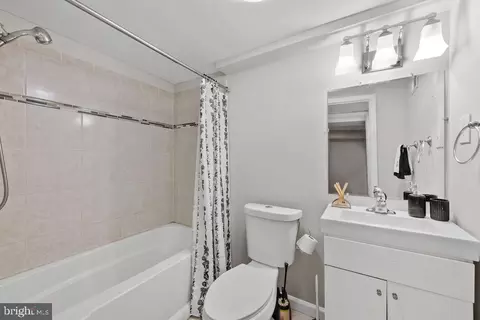 Bath - 3326 Burleith Ave, Baltimore, MD 21215 photo 2 of 2