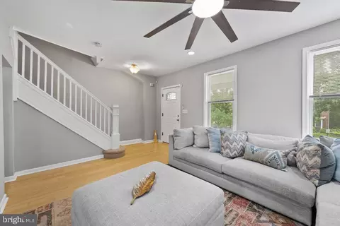 Entry Way - 3326 Burleith Ave, Baltimore, MD 21215 photo 3 of 5