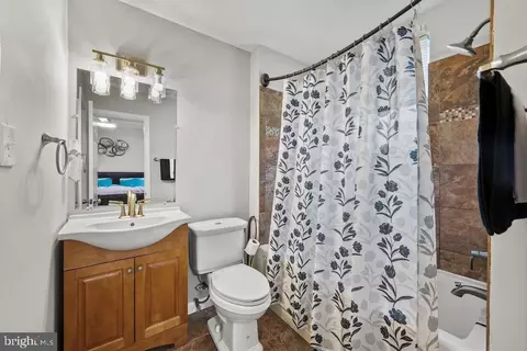 Bath - 3326 Burleith Ave, Baltimore, MD 21215 photo 1 of 2