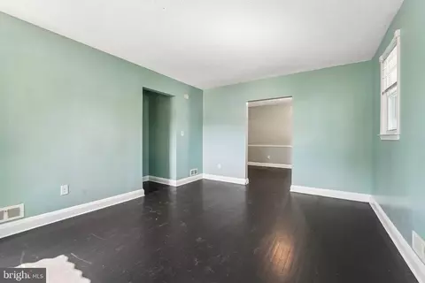 Entry Way - 4504 Garrison Blvd, Baltimore, MD 21215 photo 4 of 6