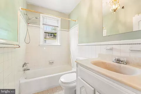 Bath - 4504 Garrison Blvd, Baltimore, MD 21215 photo 4 of 4