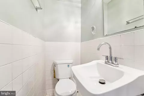 Bath - 4504 Garrison Blvd, Baltimore, MD 21215 photo 3 of 4