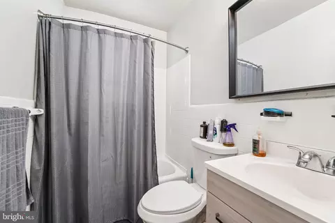 Bath - 4504 Garrison Blvd, Baltimore, MD 21215 photo 1 of 4