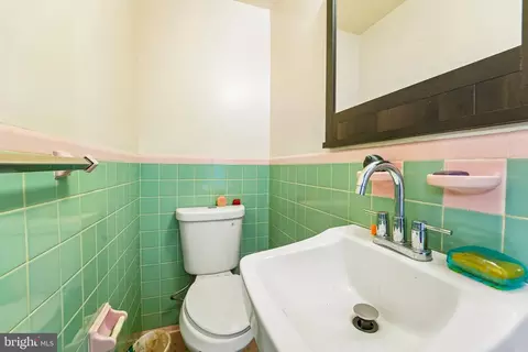 Bath - 4504 Garrison Blvd, Baltimore, MD 21215 photo 2 of 4