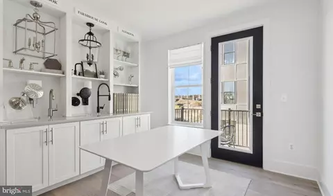 Entry Way - 103 E Cromwell # A, Baltimore, MD 21230 photo 6 of 6