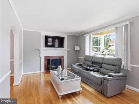 Living - 3503 Cascade Ave, Baltimore, MD 21206 photo 2 of 3