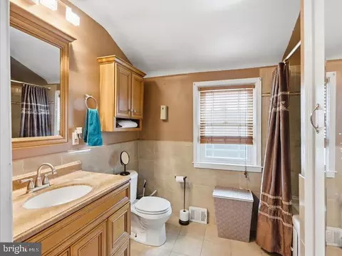 Bath - 3503 Cascade Ave, Baltimore, MD 21206 photo 1 of 2