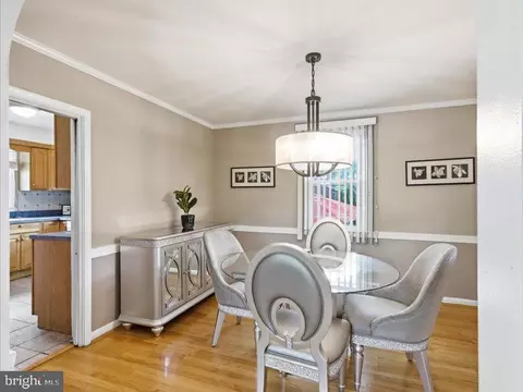 Dining - 3503 Cascade Ave, Baltimore, MD 21206 photo 1 of 2