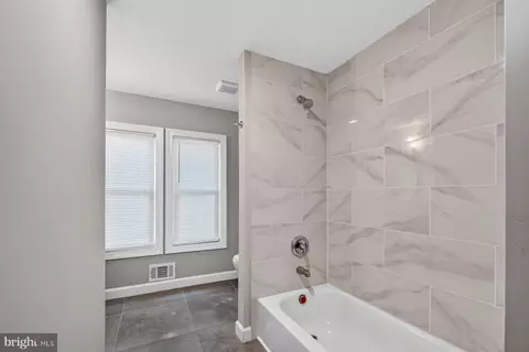 Entry Way - 4502 Weitzel Ave, Baltimore, MD 21214 photo 6 of 7