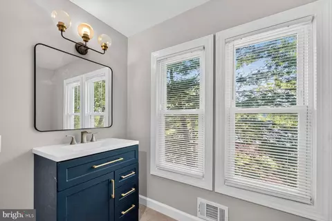 Bath - 4502 Weitzel Ave, Baltimore, MD 21214 photo 4 of 4