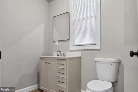 Entry Way - 4502 Weitzel Ave, Baltimore, MD 21214 photo 4 of 7