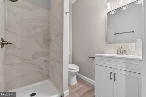 Bath - 4502 Weitzel Ave, Baltimore, MD 21214 photo 3 of 4