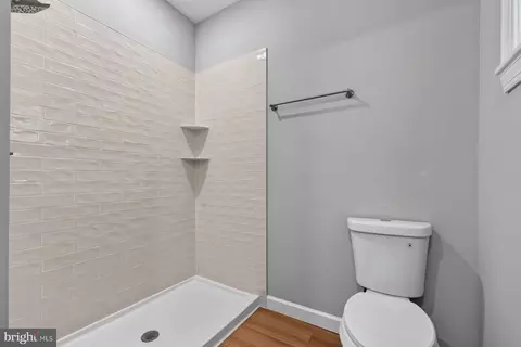 Bath - 4502 Weitzel Ave, Baltimore, MD 21214 photo 1 of 4