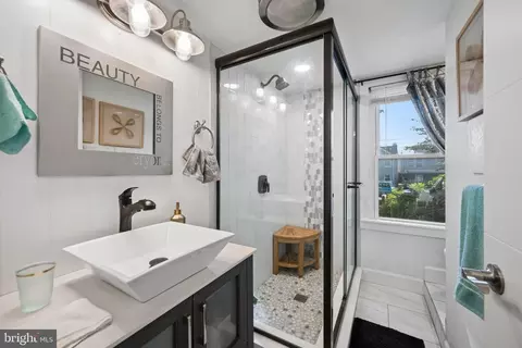 Bath - 3355 Falls Rd, Baltimore, MD 21211 photo 1 of 4