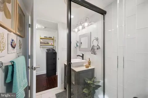 Bath - 3355 Falls Rd, Baltimore, MD 21211 photo 3 of 4