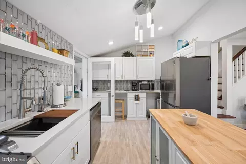 Kitchen - 3355 Falls Rd, Baltimore, MD 21211 photo 5 of 8