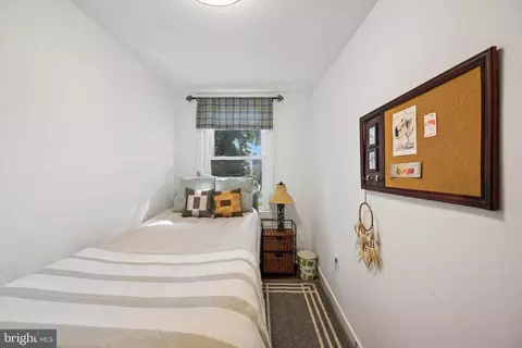 Bedroom - 3355 Falls Rd, Baltimore, MD 21211 photo 6 of 8