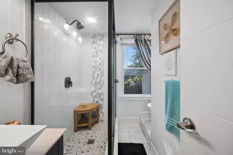 Bath - 3355 Falls Rd, Baltimore, MD 21211 photo 2 of 4