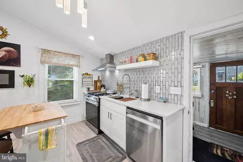Kitchen - 3355 Falls Rd, Baltimore, MD 21211 photo 3 of 8