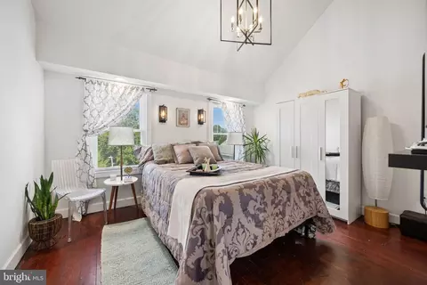 Bedroom - 3355 Falls Rd, Baltimore, MD 21211 photo 1 of 8
