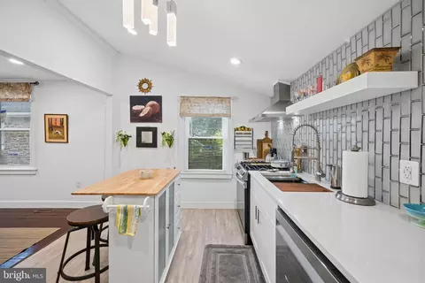 Kitchen - 3355 Falls Rd, Baltimore, MD 21211 photo 4 of 8