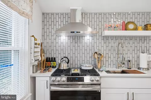 Kitchen - 3355 Falls Rd, Baltimore, MD 21211 photo 7 of 8