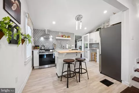 Kitchen - 3355 Falls Rd, Baltimore, MD 21211 photo 2 of 8